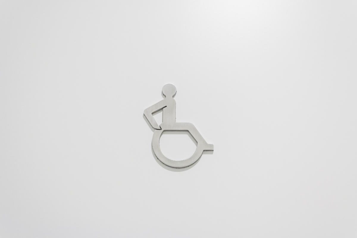 Grey wheelchair symbol on a light grey backgroun